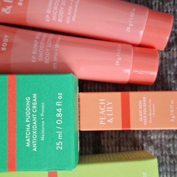 Peach and Lily - Picture 3 of 6